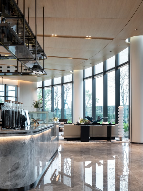 Aree di attesa per pubblicità in-store con alta visibilità